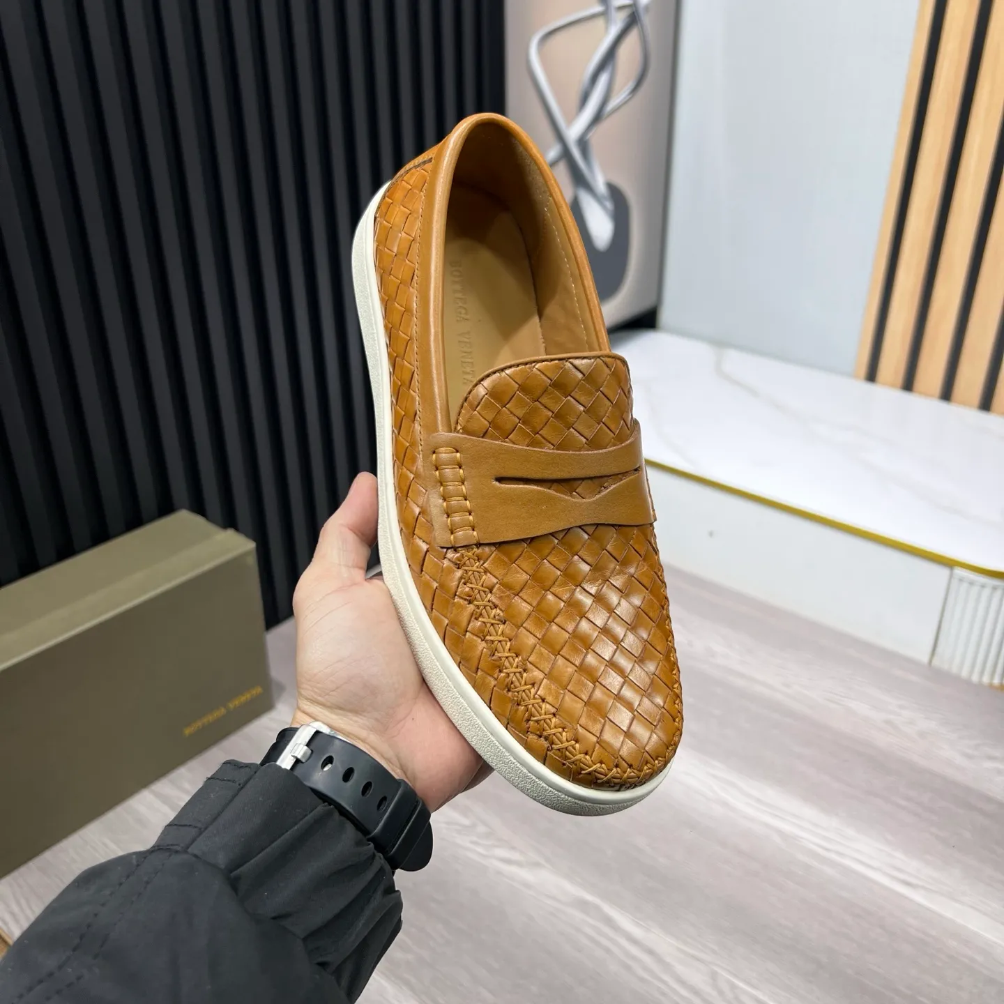 Ex-factory price 500 BV〰️Purely handmade classic men's beanie shoes👉👉driving shoes, slip-on shoes, made of imported cowhide woven from Italy, 💕water-dyed cowhide lining, 🔊original outsole, waterproof platform design, comfortable on the feet. A good choice for traveling and driving, two colors available, code number: 38-44, (45 can be customized)